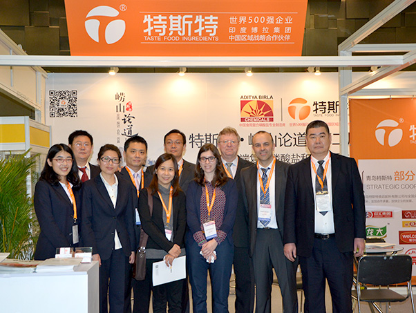 2014年上海展会与外籍嘉宾合影